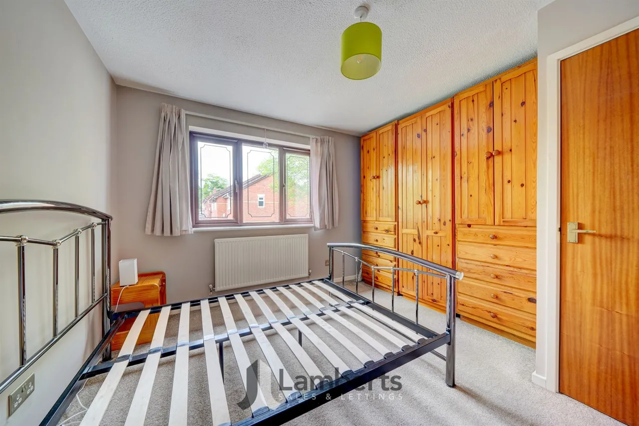24 Terrys Close, Redditch, photo 8
