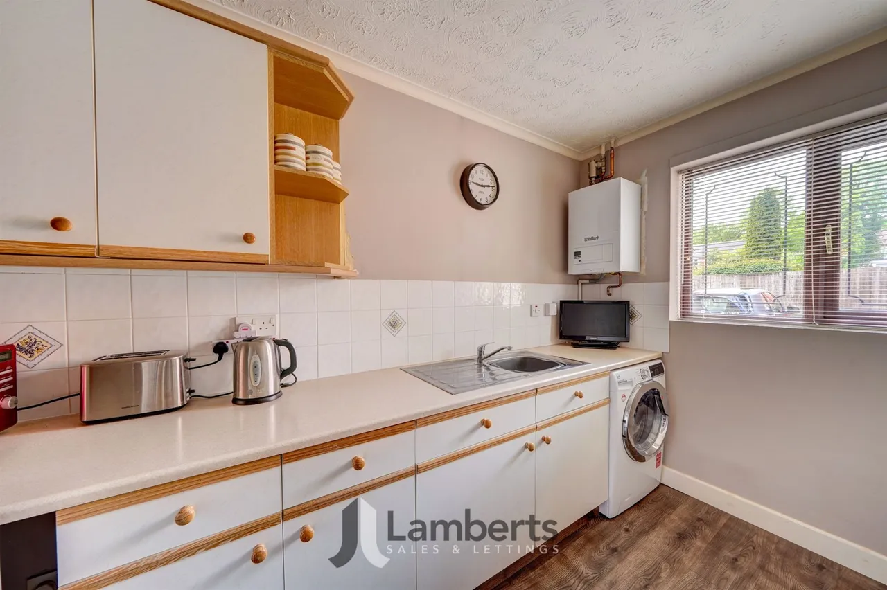 24 Terrys Close, Redditch, photo 5