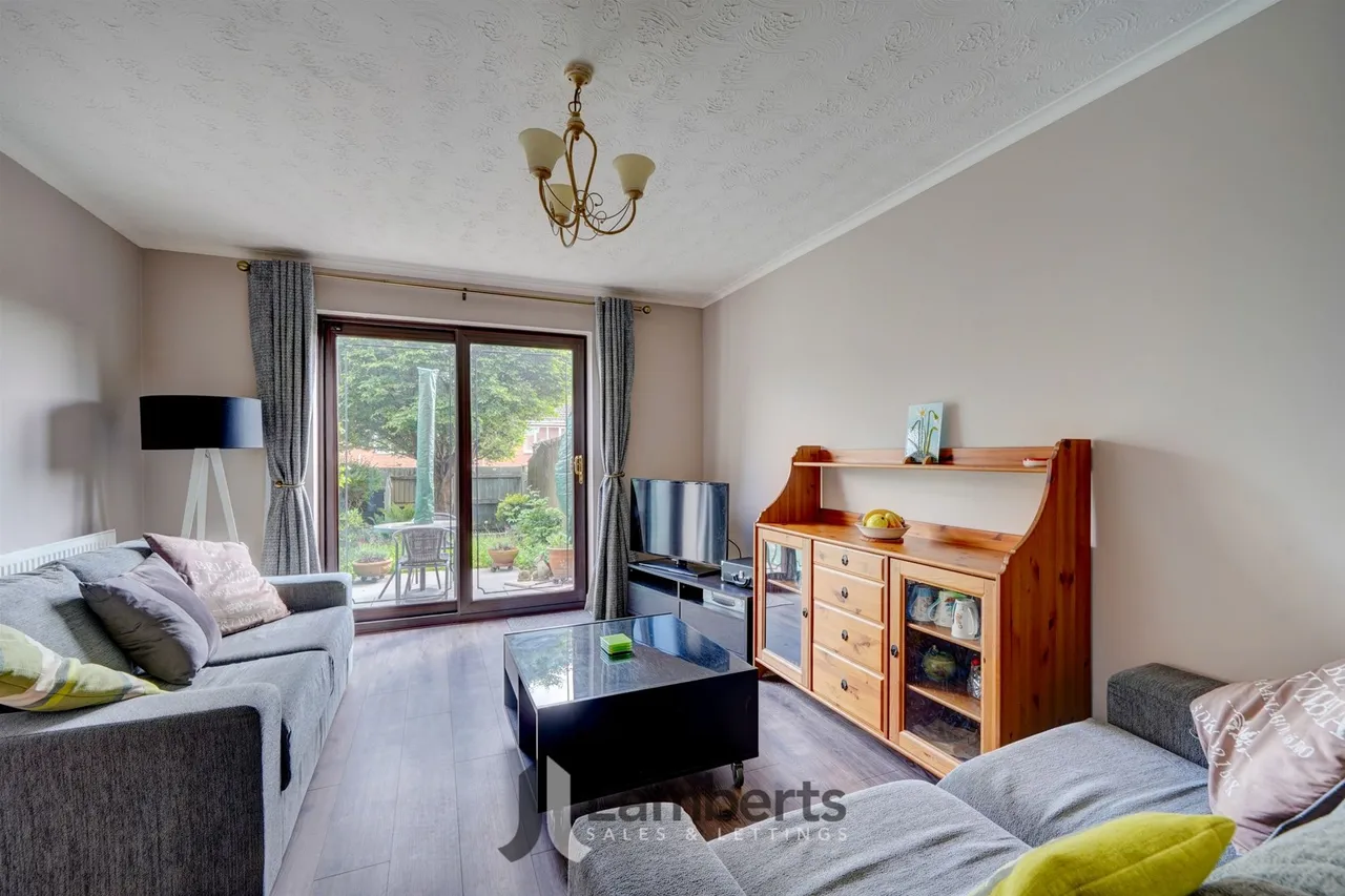 24 Terrys Close, Redditch, photo 2