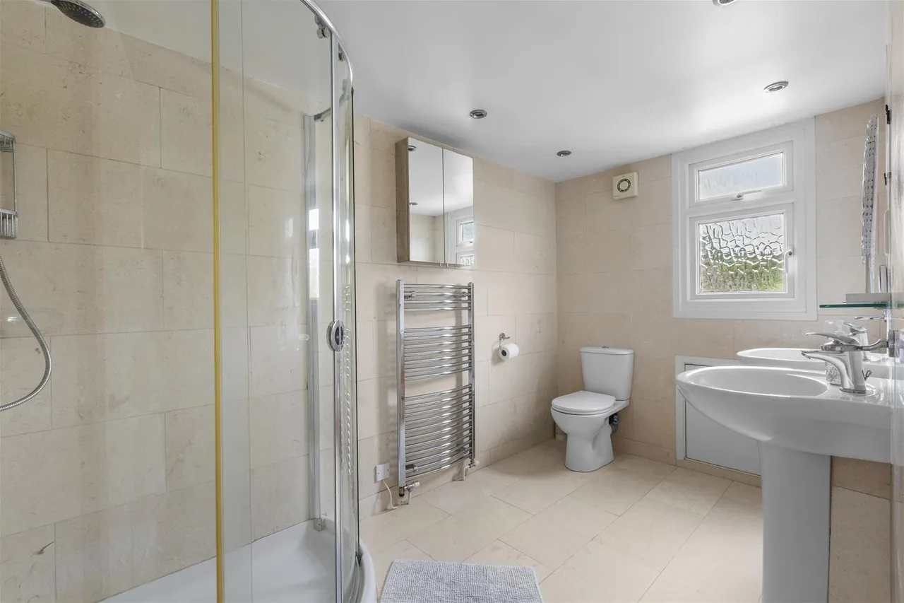 Warrendene Road, Hughenden Valley, HP14, photo 15