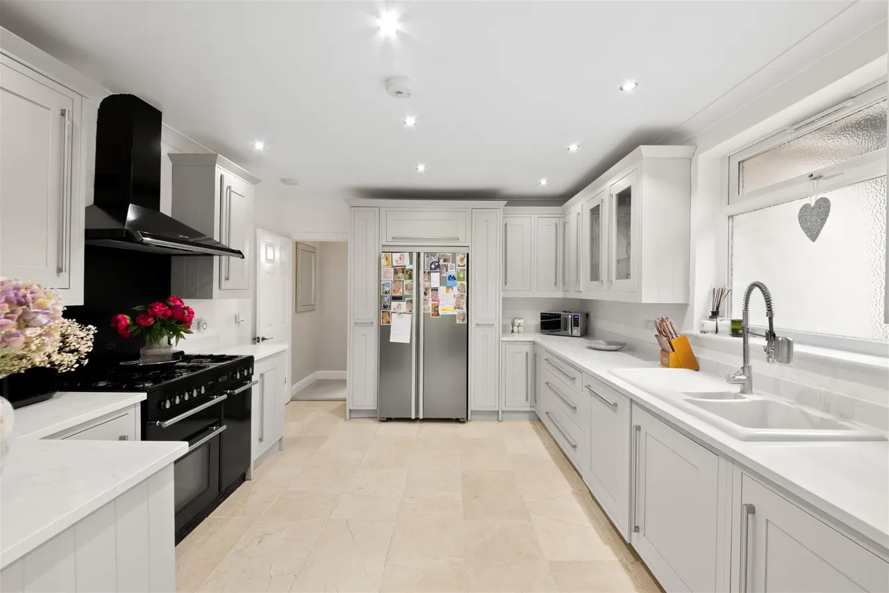 Warrendene Road, Hughenden Valley, HP14, photo 4