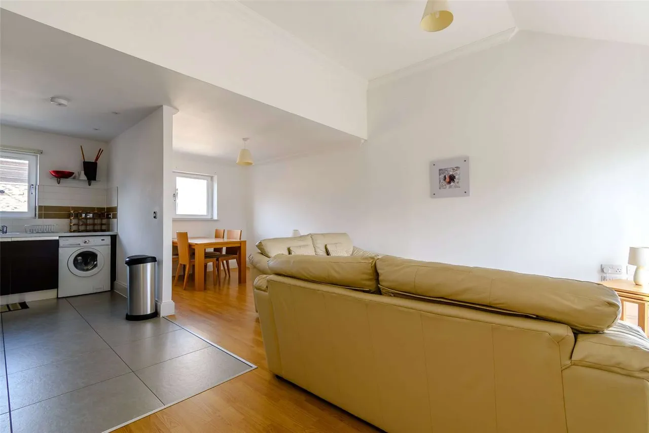 Lynfield Court, Cambridge, Cambridgeshire, CB4 1DP, photo 2