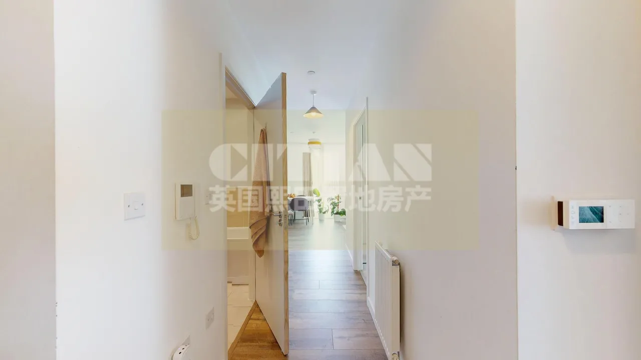 East Acton Lane, London, W3, photo 15