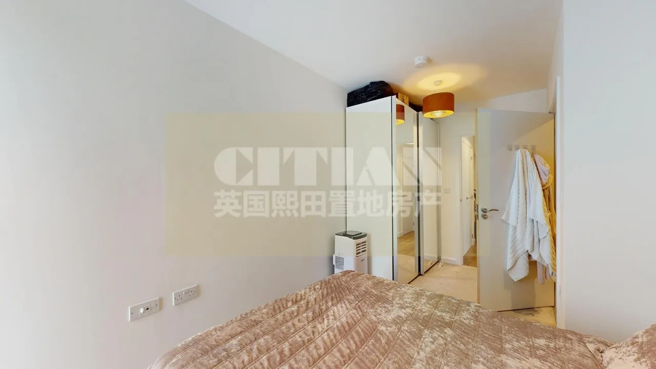 East Acton Lane, London, W3, photo 9