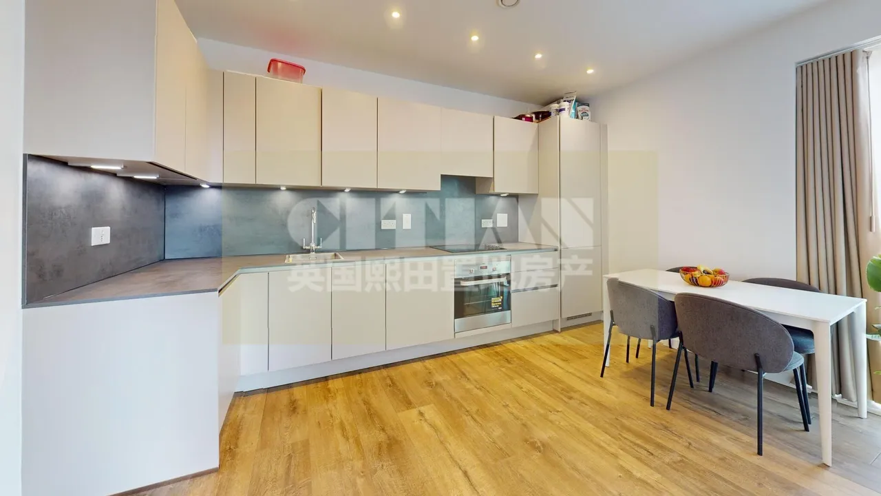 East Acton Lane, London, W3, photo 4