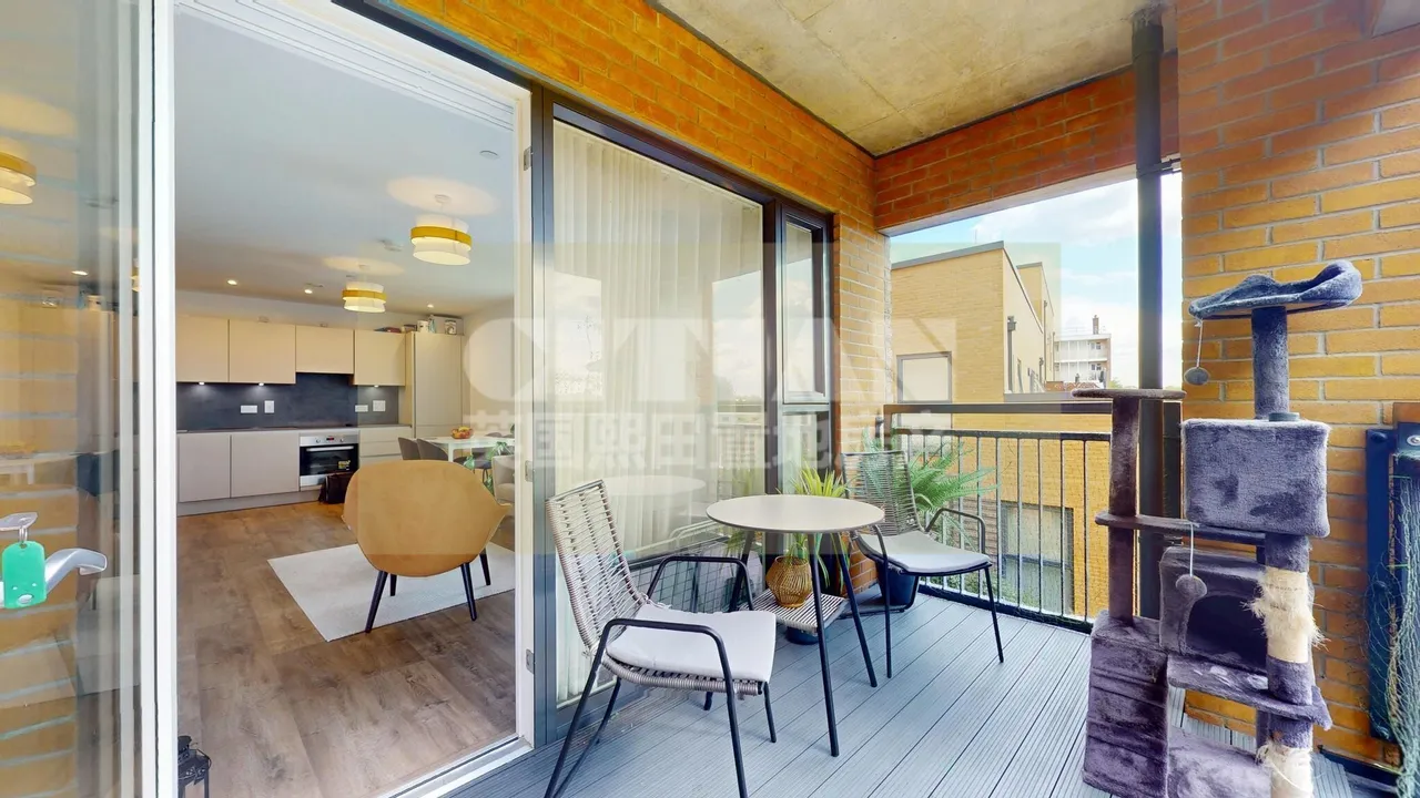 East Acton Lane, London, W3, photo 24