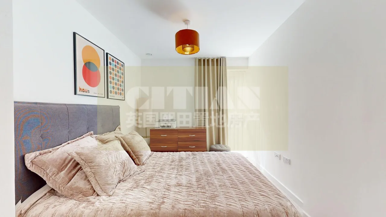 East Acton Lane, London, W3, photo 10