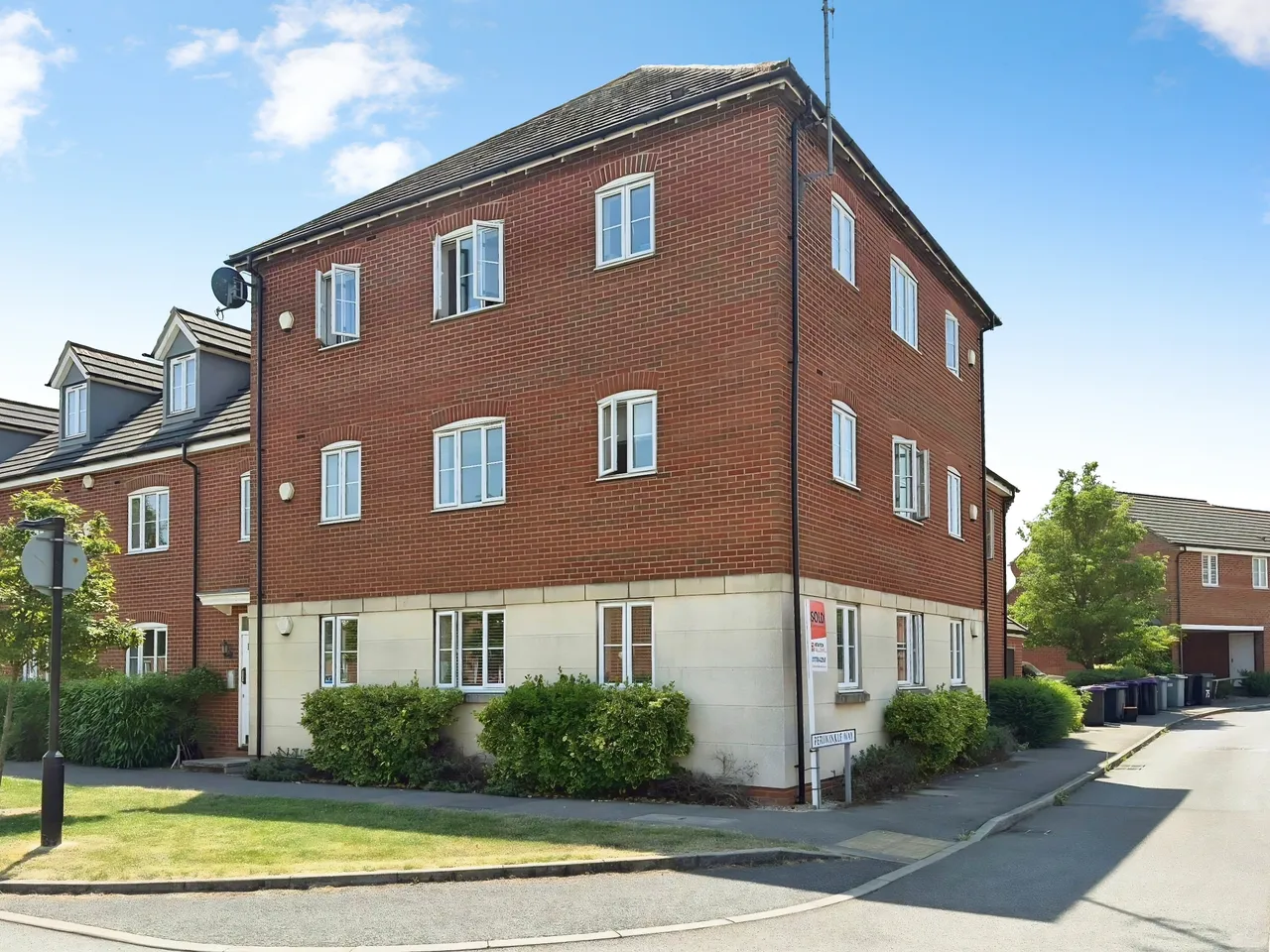2 bed flat for sale — The Pollards, Bourne, PE10