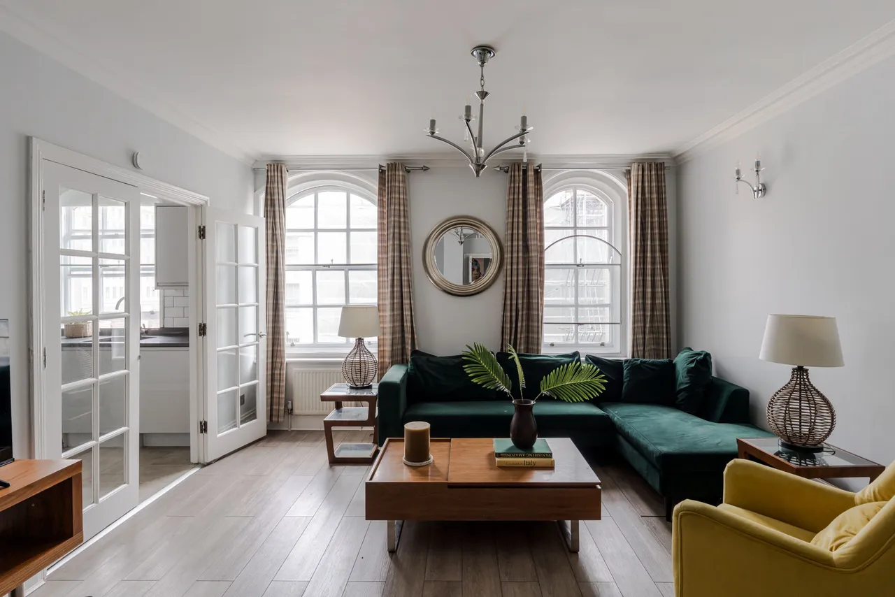 3 bed flat to rent, Baker Street, Marylebone, W1U