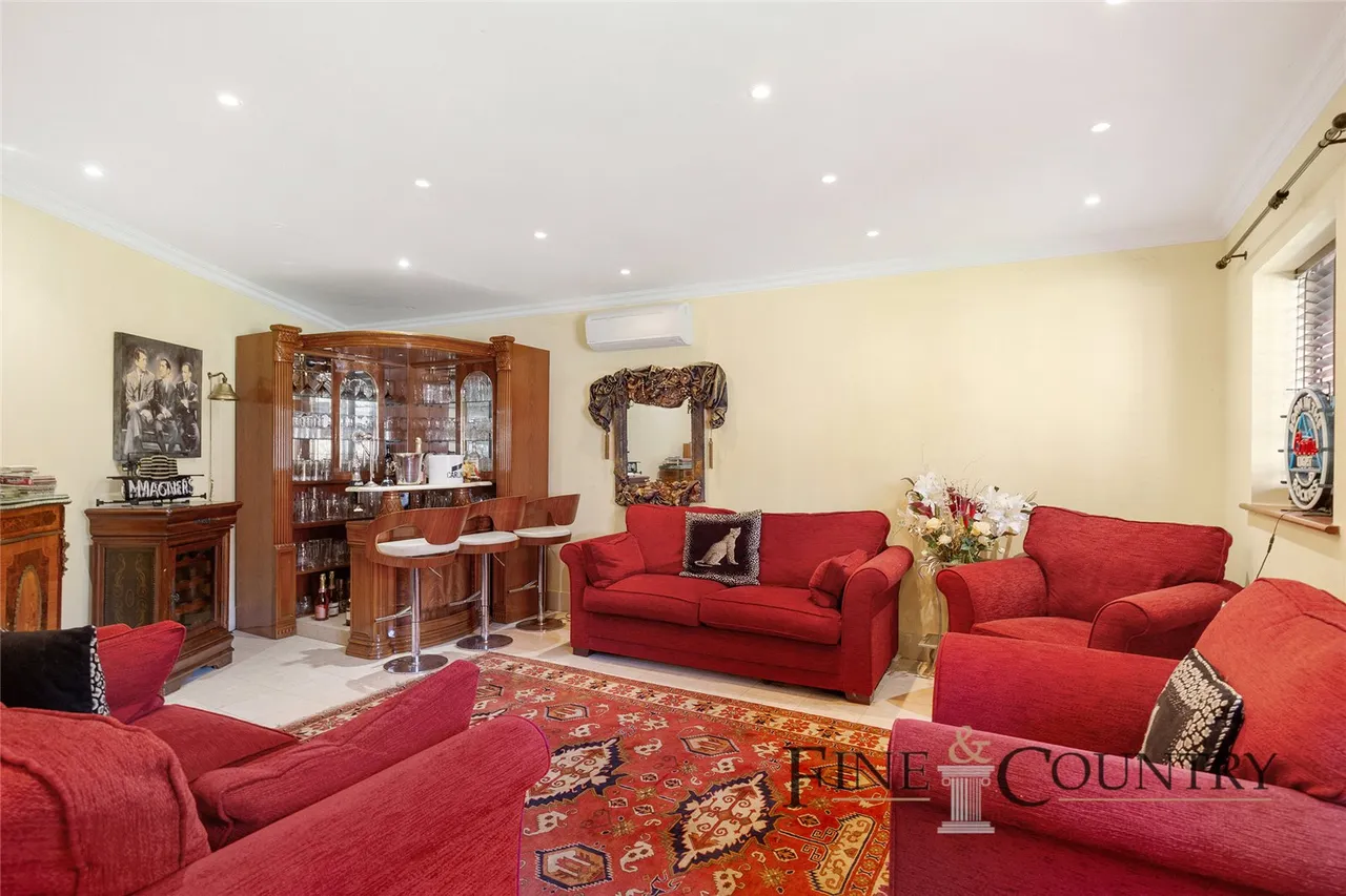 Henson Avenue, London, photo 11