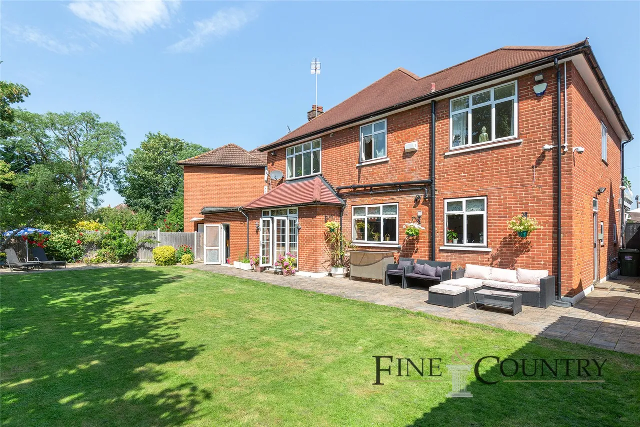 5 bed house for sale, Henson Avenue, London