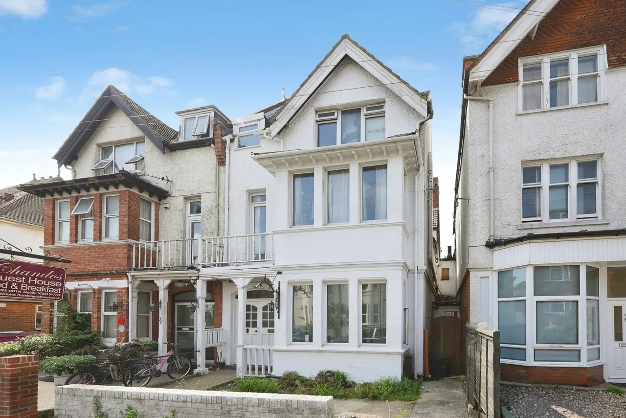 9 bed house for sale — Cheriton Road, Folkestone, Kent, CT20