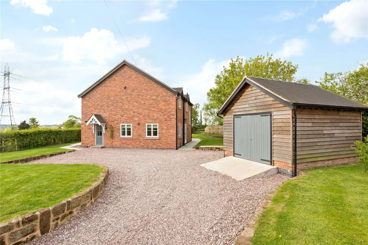 Village Road, Dunham On The Hill, Frodsham, WA6 0NN, photo 4