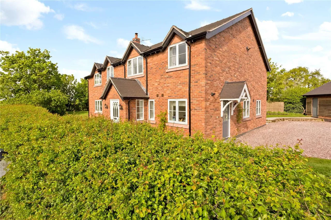 5 bed house to rent — Village Road, Dunham On The Hill, Frodsham, WA6 0NN