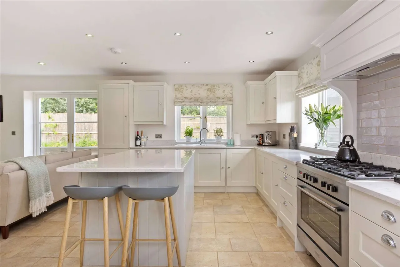 Village Road, Dunham On The Hill, Frodsham, WA6 0NN, photo 2