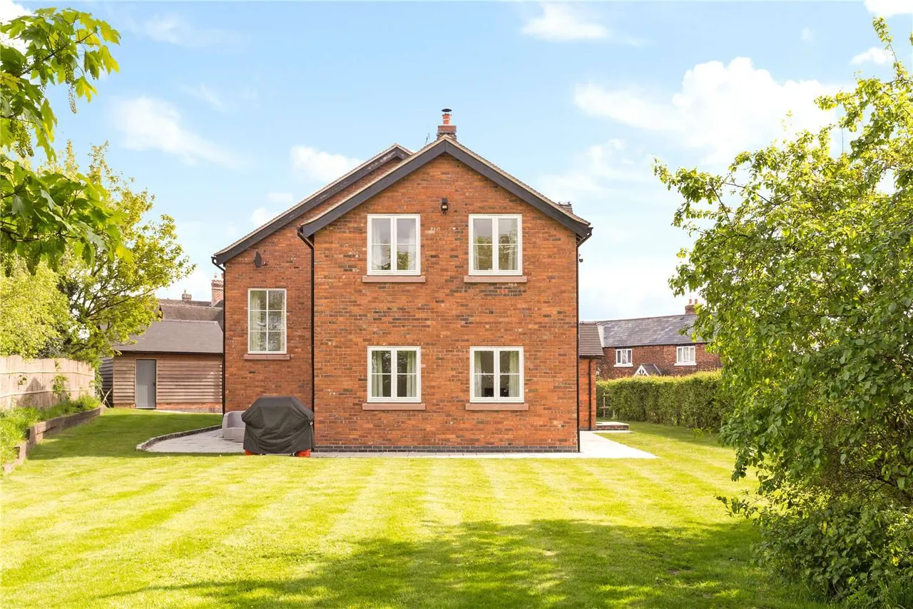 Village Road, Dunham On The Hill, Frodsham, WA6 0NN, photo 5