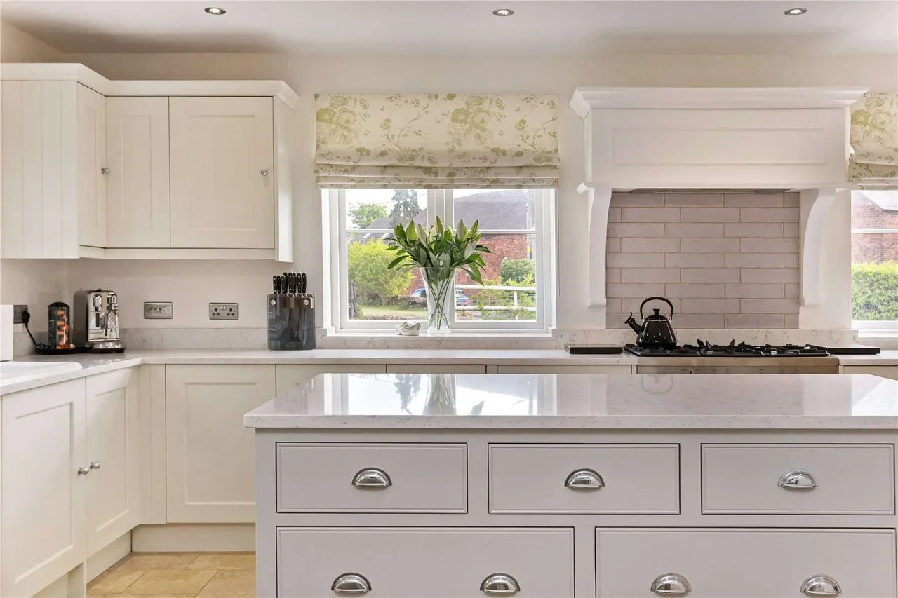 Village Road, Dunham On The Hill, Frodsham, WA6 0NN, photo 8