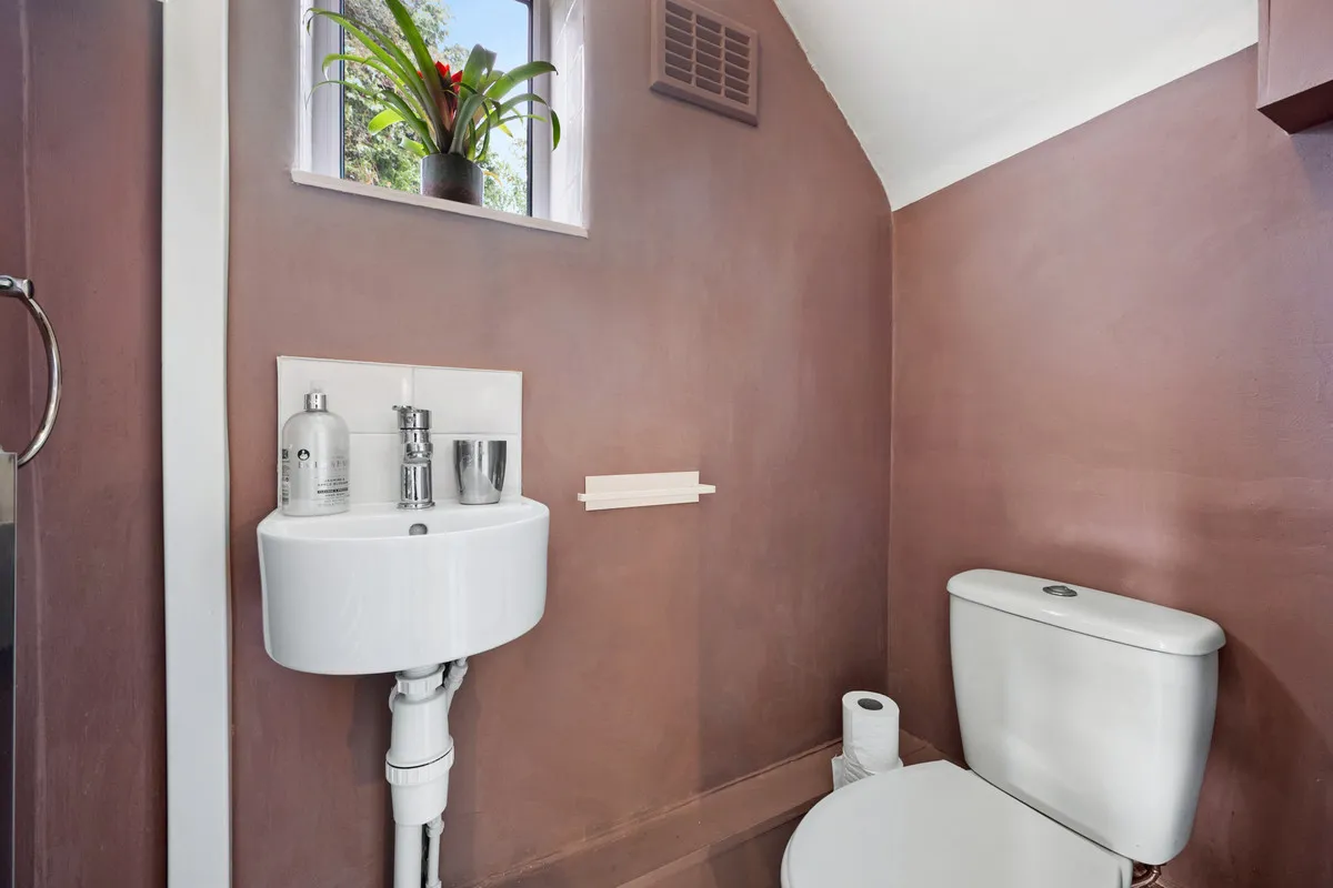 Bramhall, SK7, photo 7