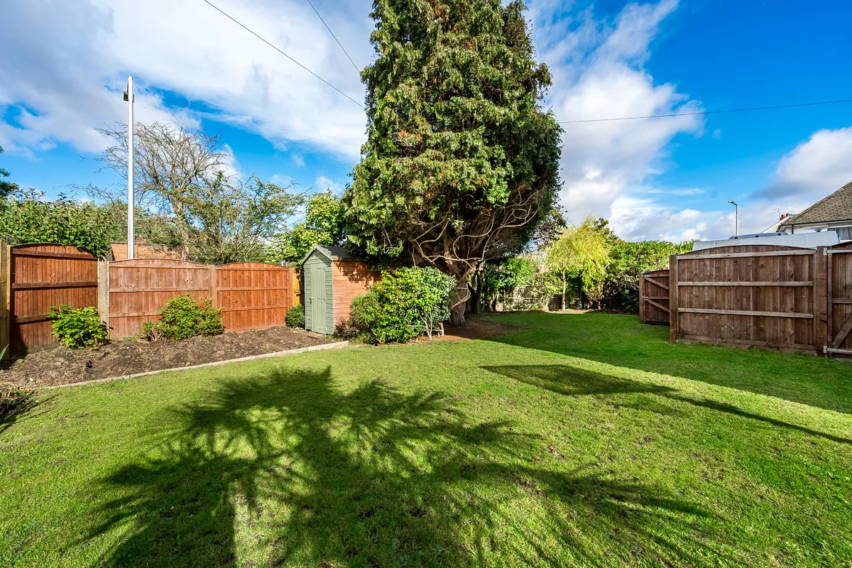 Bramhall, SK7, photo 17