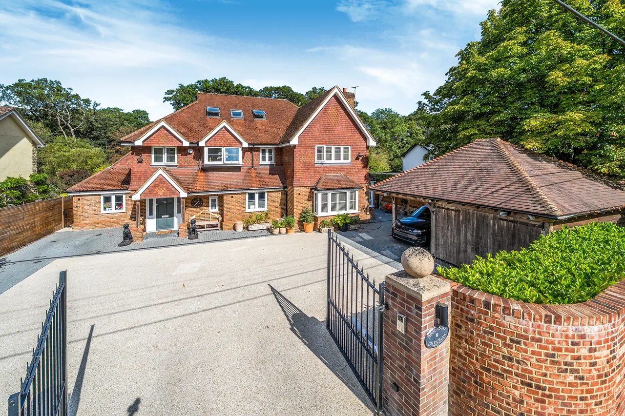 5 bed house for sale — Frith End Road, Frith End Near Farnha...