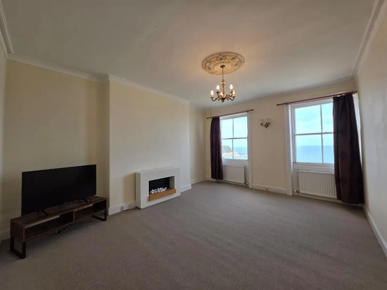 22 Esplanade, Scarborough YO11 2AQ, photo 3