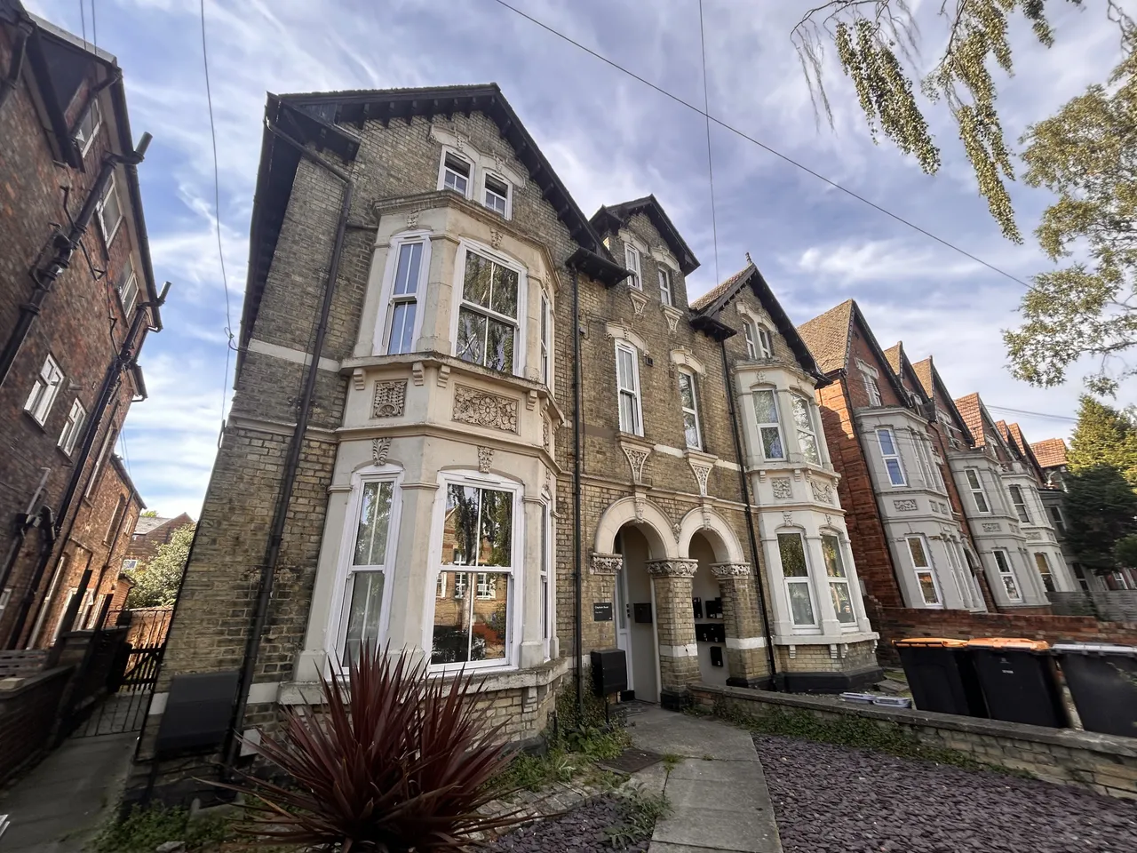 3 bed flat to rent, Clapham Road, MK41