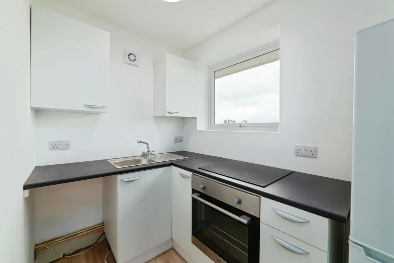 Seaview Crescent, Goodwick, SA64, photo 3