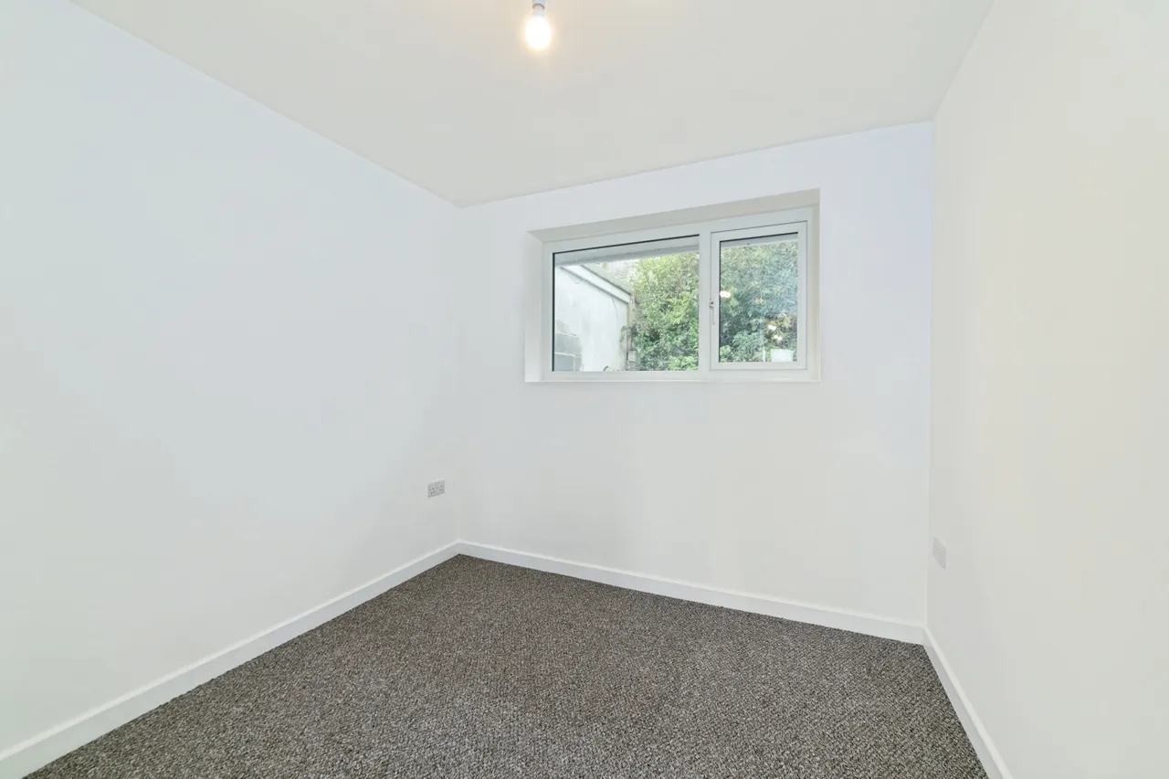 Seaview Crescent, Goodwick, SA64, photo 5