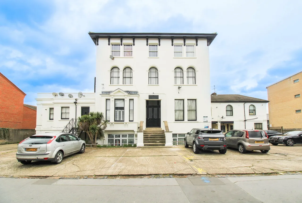 1 bed flat for sale, Lower Addiscombe Road, Croydon, CR0