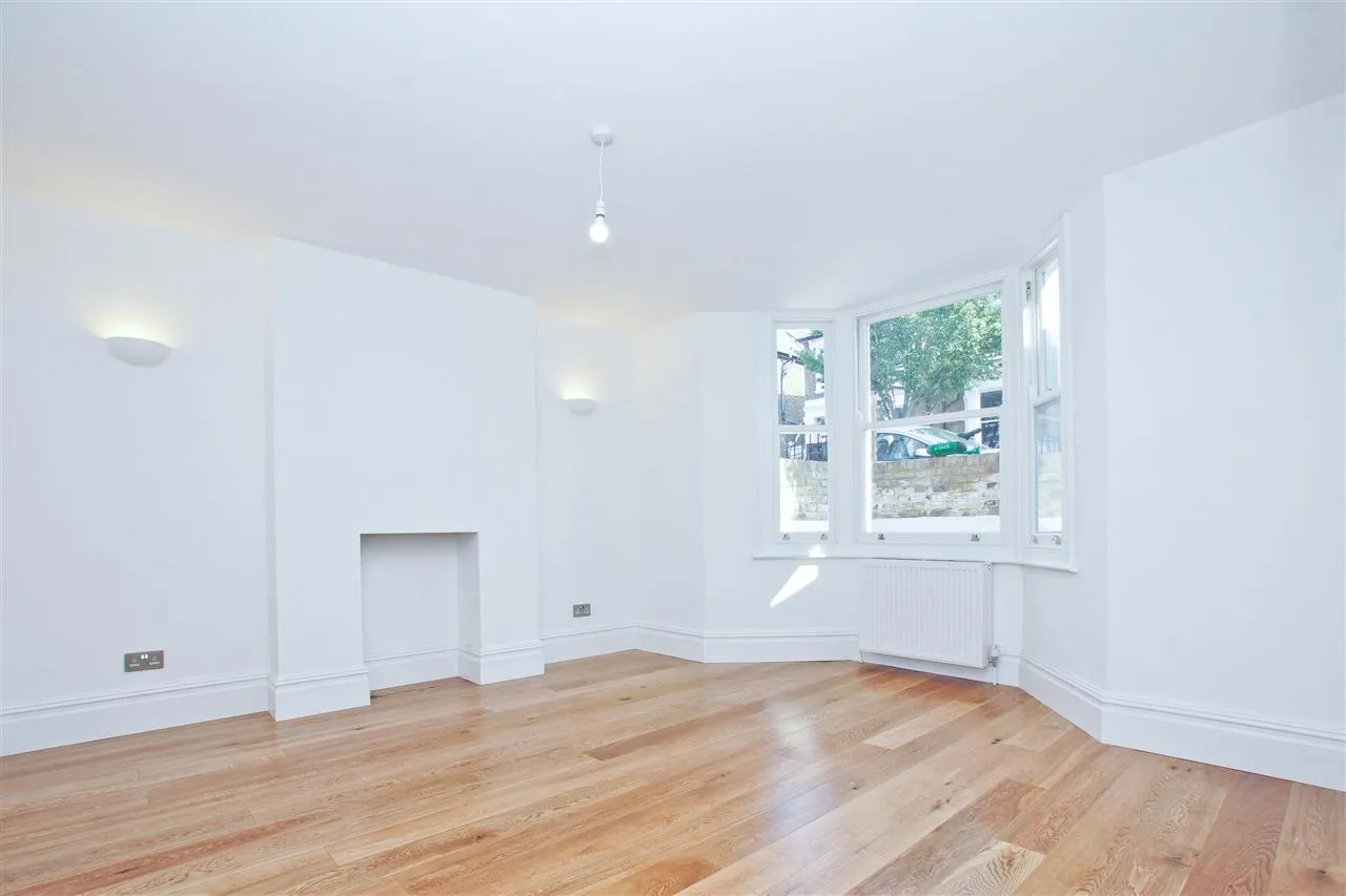 4 bed for sale in Corinne Road, London, photo 18