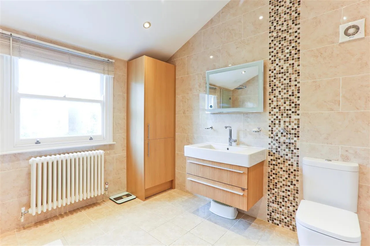 4 bed for sale in Corinne Road, London, photo 14