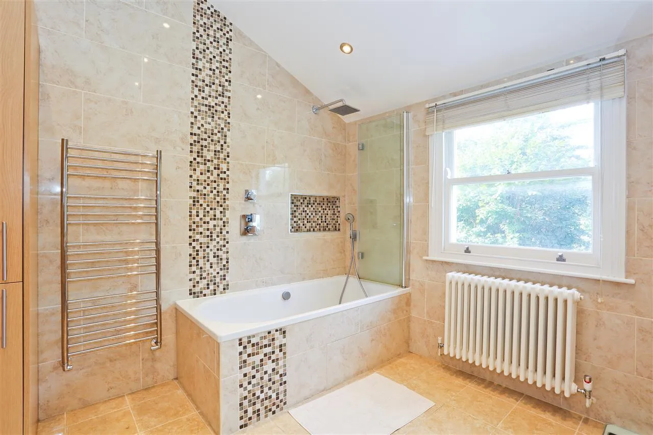 4 bed for sale in Corinne Road, London, photo 13