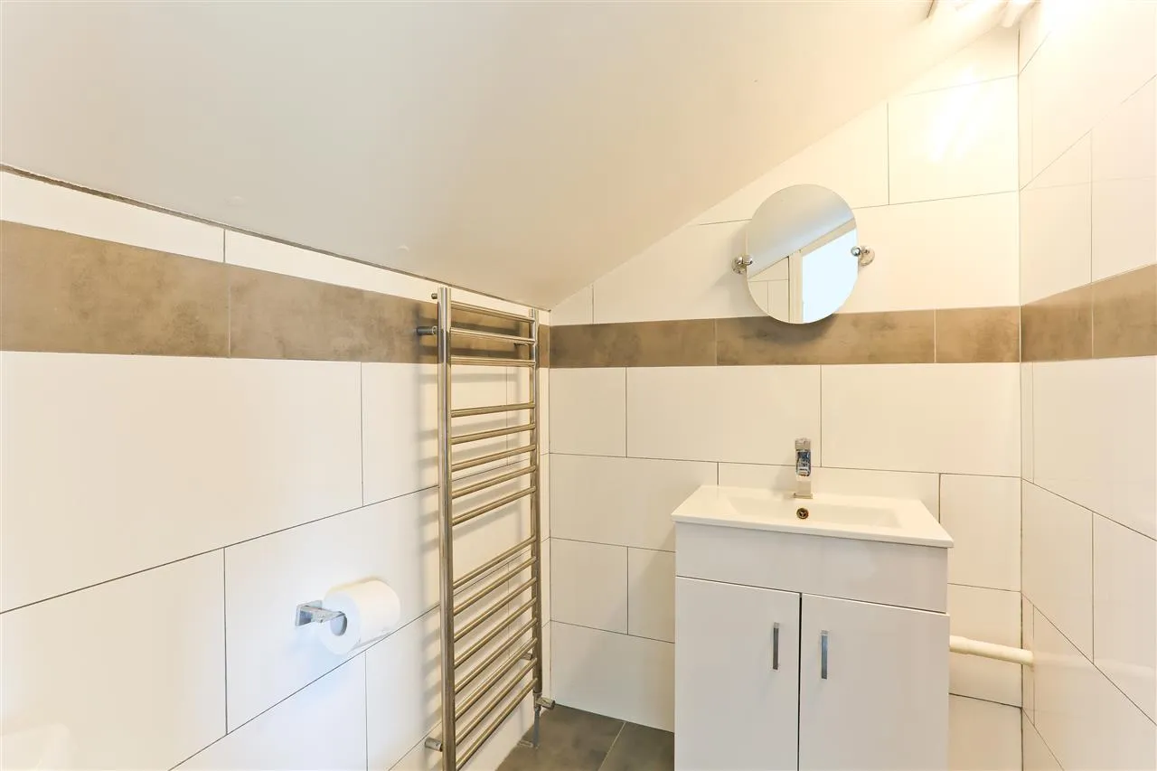 4 bed for sale in Corinne Road, London, photo 16