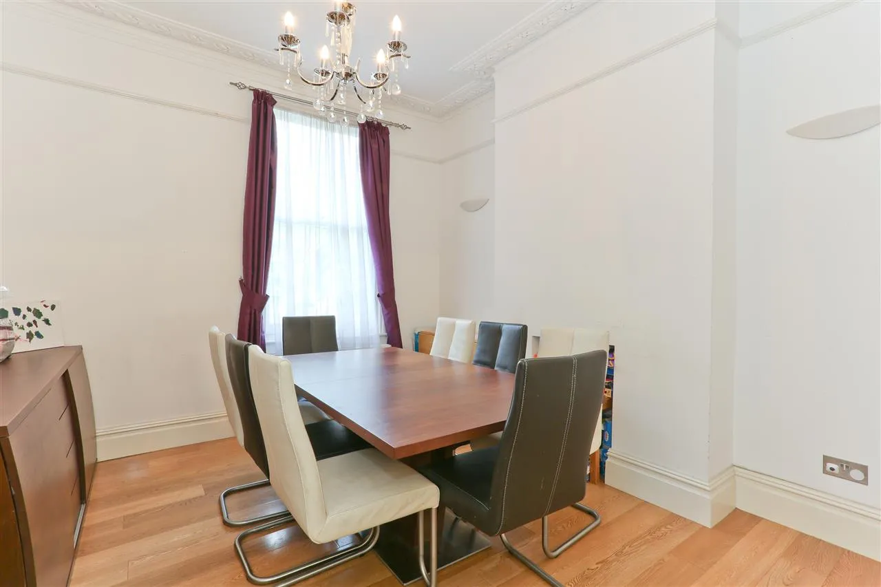 4 bed for sale in Corinne Road, London, photo 12