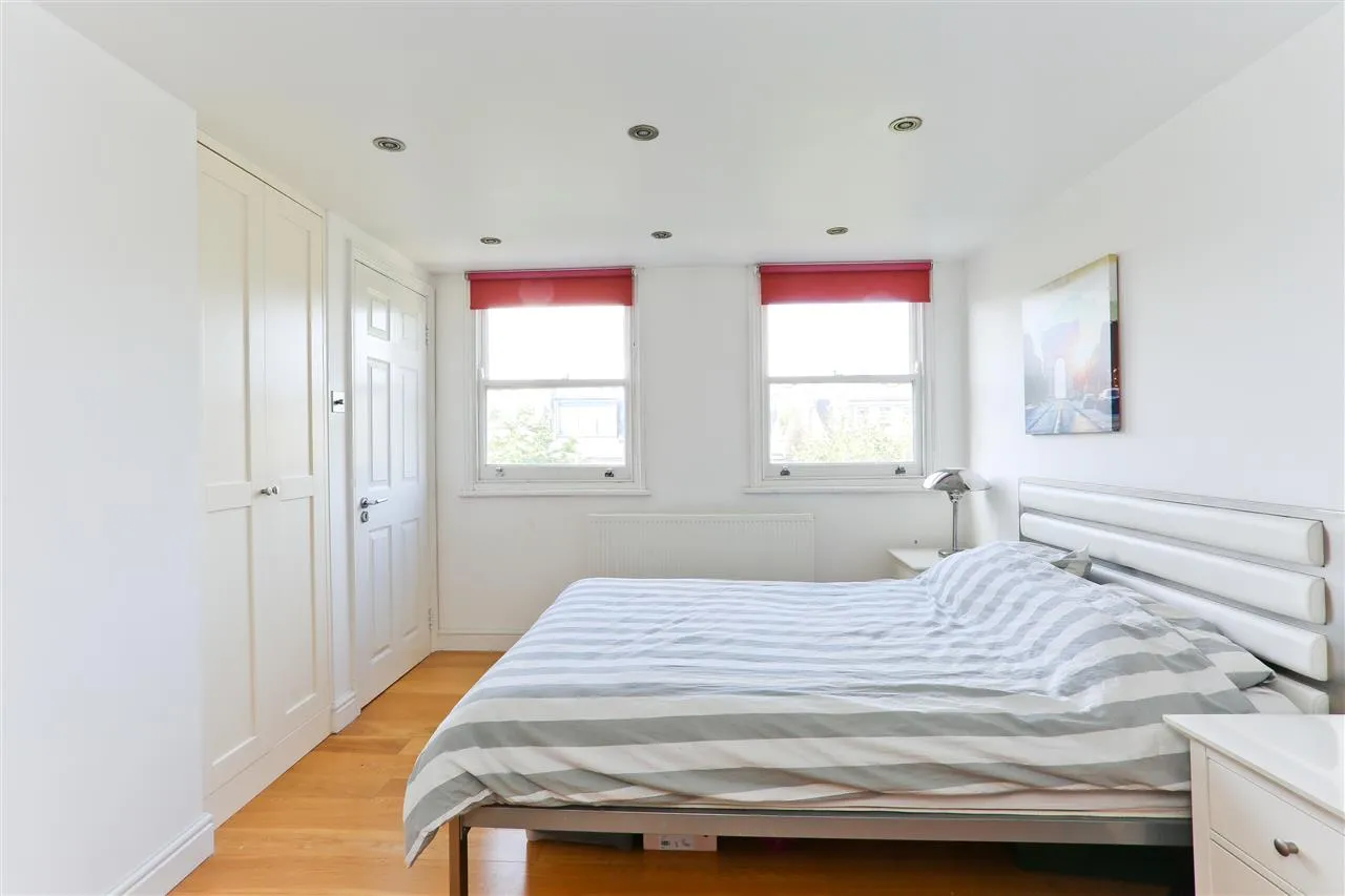 4 bed for sale in Corinne Road, London, photo 9