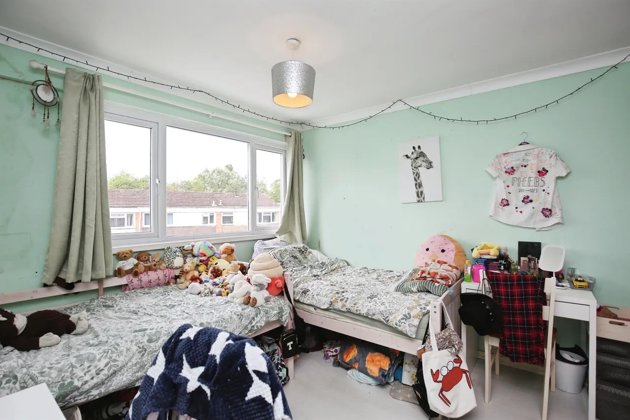 Raybrook Crescent, Swindon, photo 7