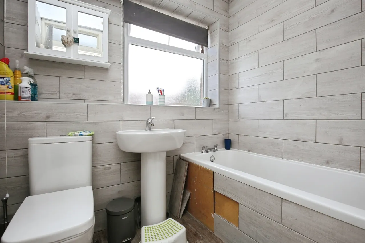 Raybrook Crescent, Swindon, photo 9