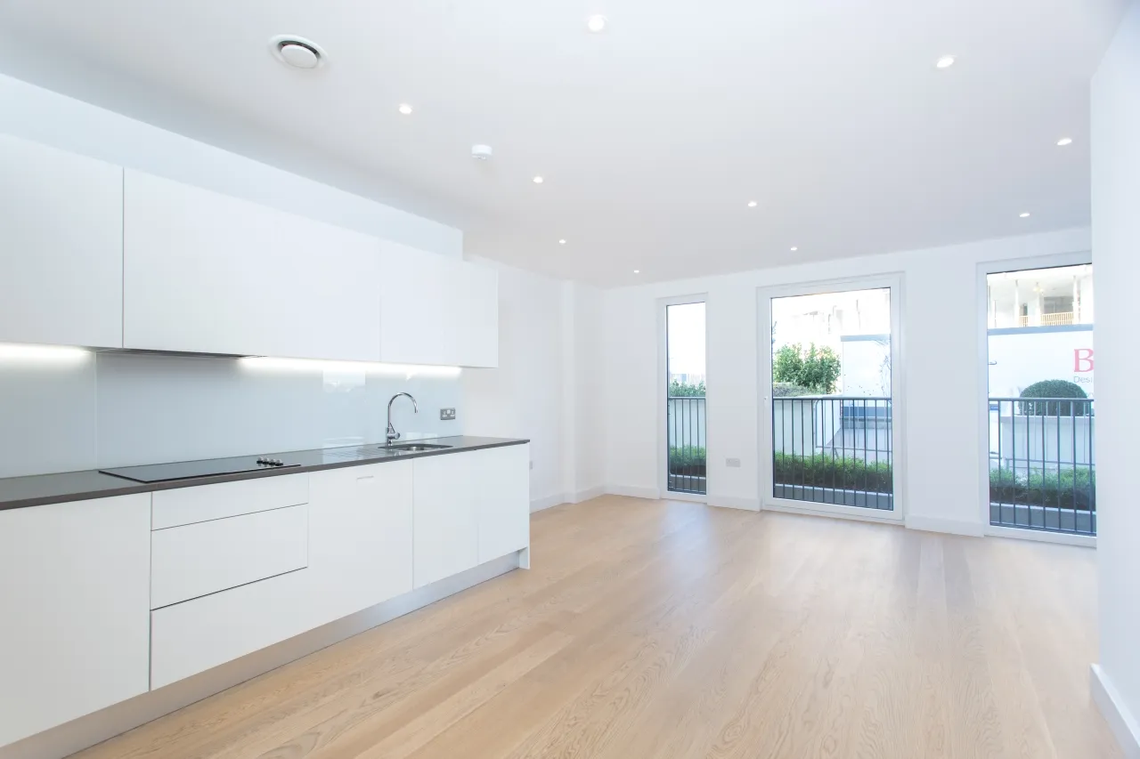 2 bed flat for sale — Royal Arsenal Riverside, Duke Of Wellington Avenue, Woolwich, London, SE18