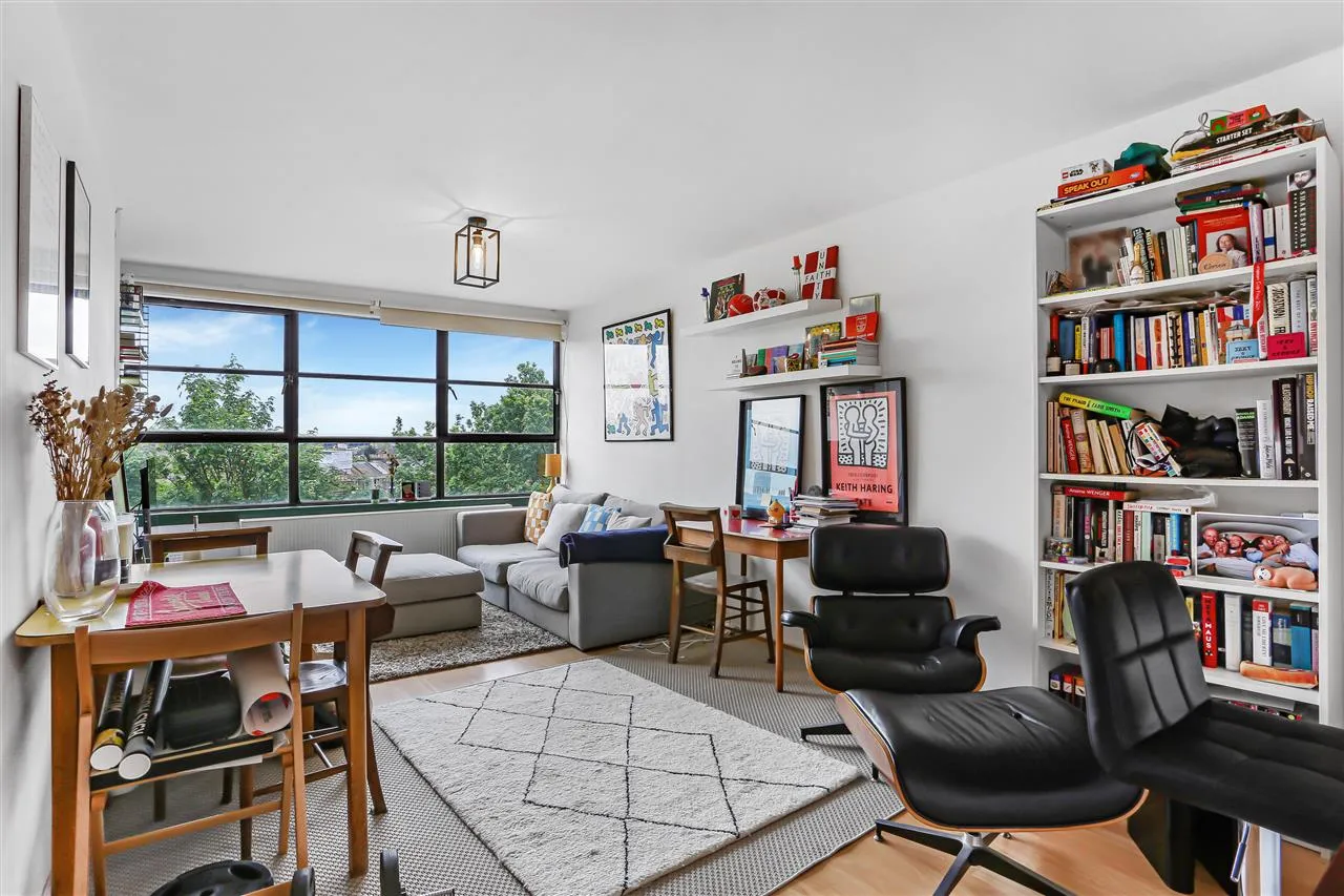 1 bed flat for sale — Daren Court, Carleton Road, London