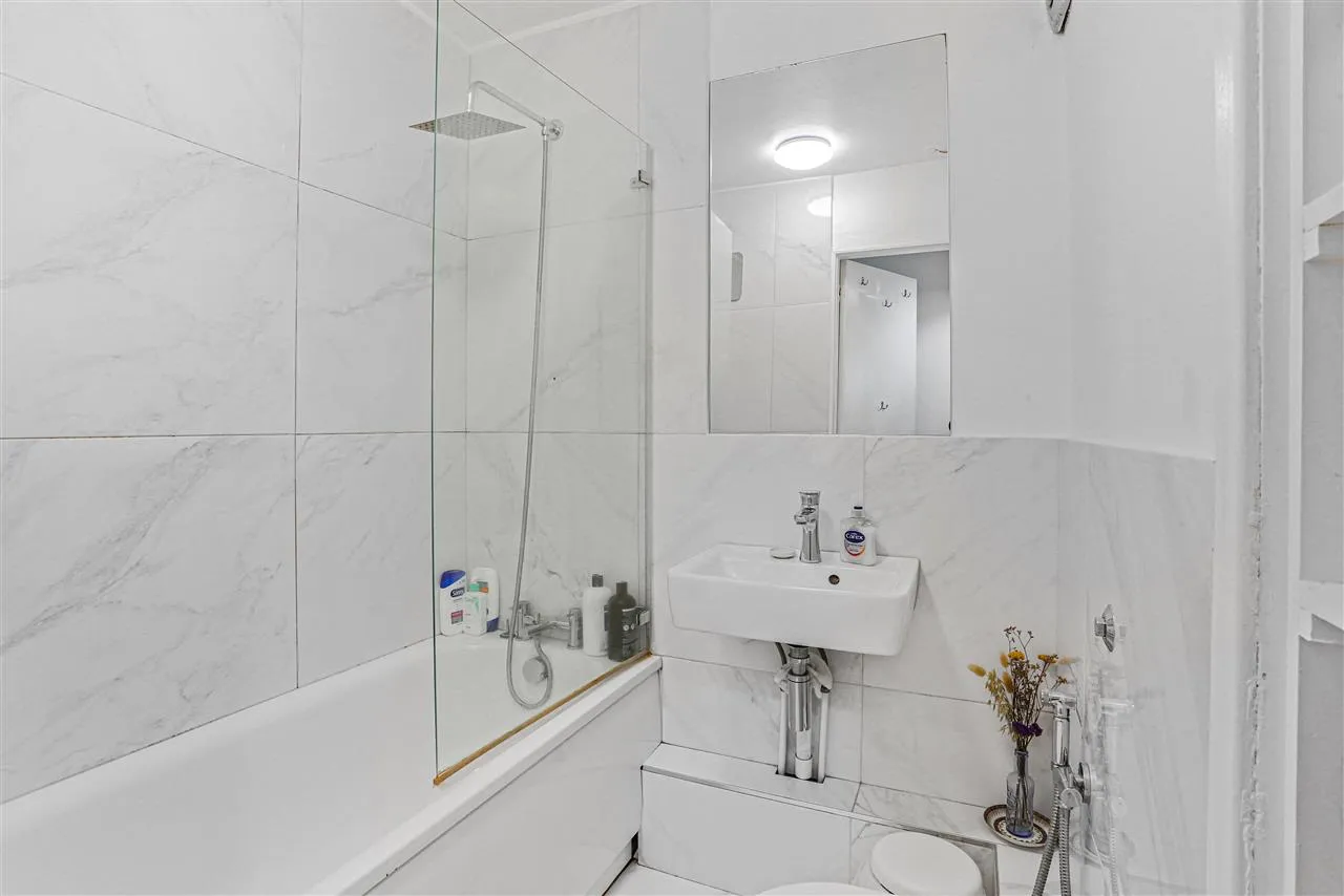 Daren Court, Carleton Road, London, photo 7
