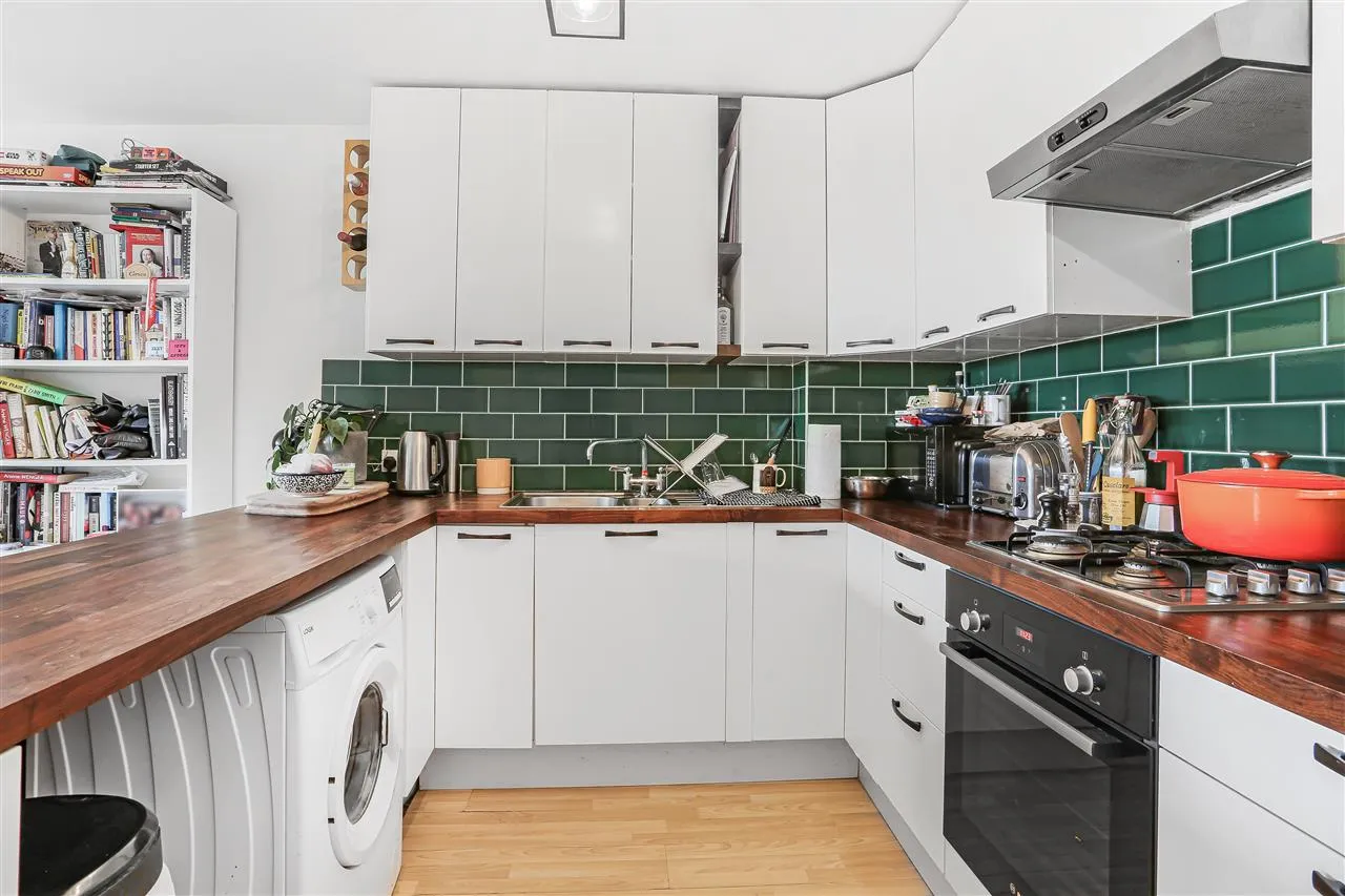 Daren Court, Carleton Road, London, photo 4