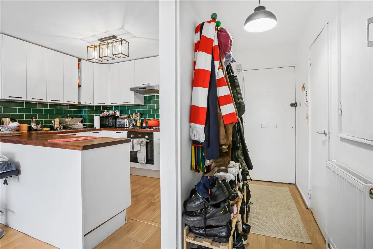 Daren Court, Carleton Road, London, photo 6