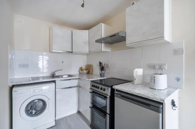 Franklin Avenue, Slough, SL2, photo 3