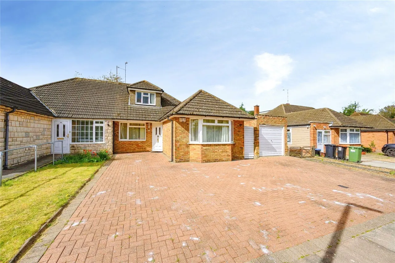 4 bed house for sale — Ridgeway Avenue, Dunstable, Bedfordshire, LU5