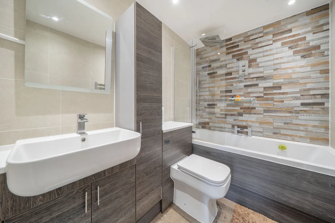 Flat 16, 2 Point Wharf Lane, Brentford, photo 10