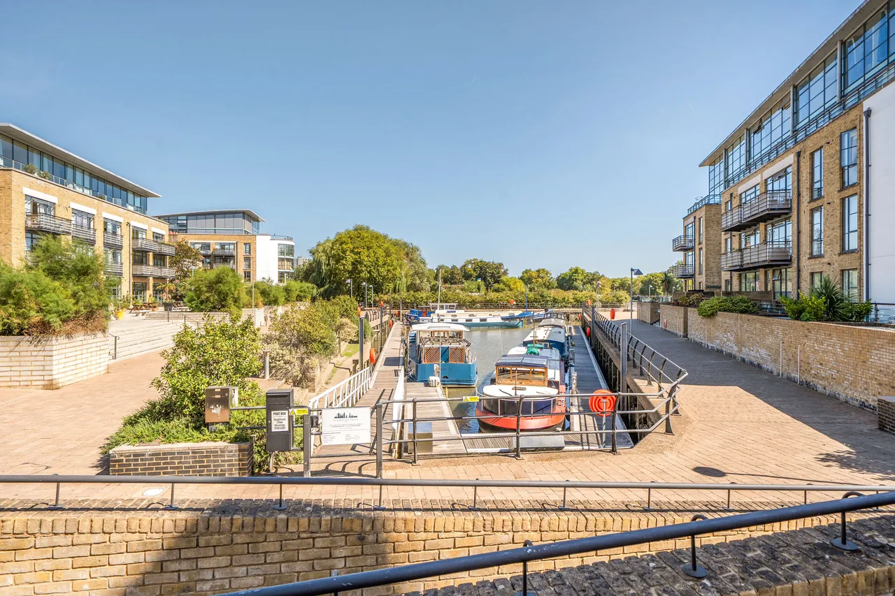 Flat 16, 2 Point Wharf Lane, Brentford, photo 11