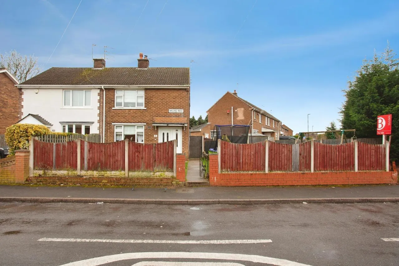 2 bed house for sale — Willow Road, Doncaster, South Yorkshire, DN6