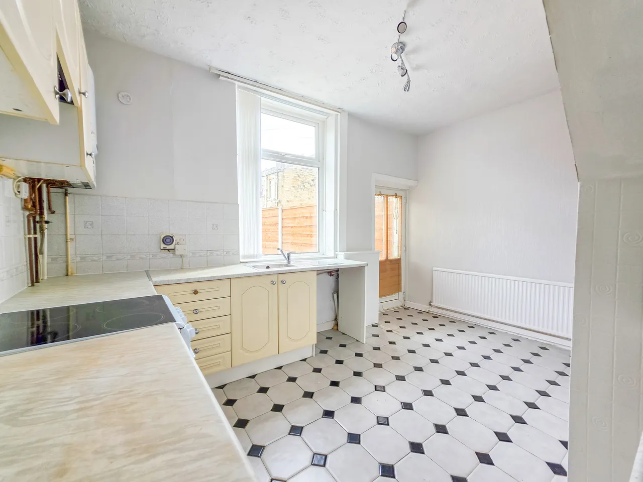 Tottington Road, Bury, BL8, photo 3