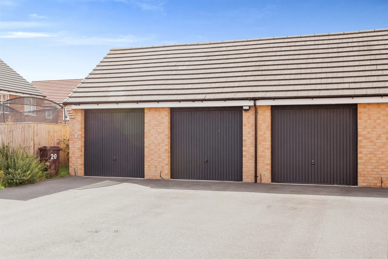 The Fouracres, Wakefield, WF1, photo 16