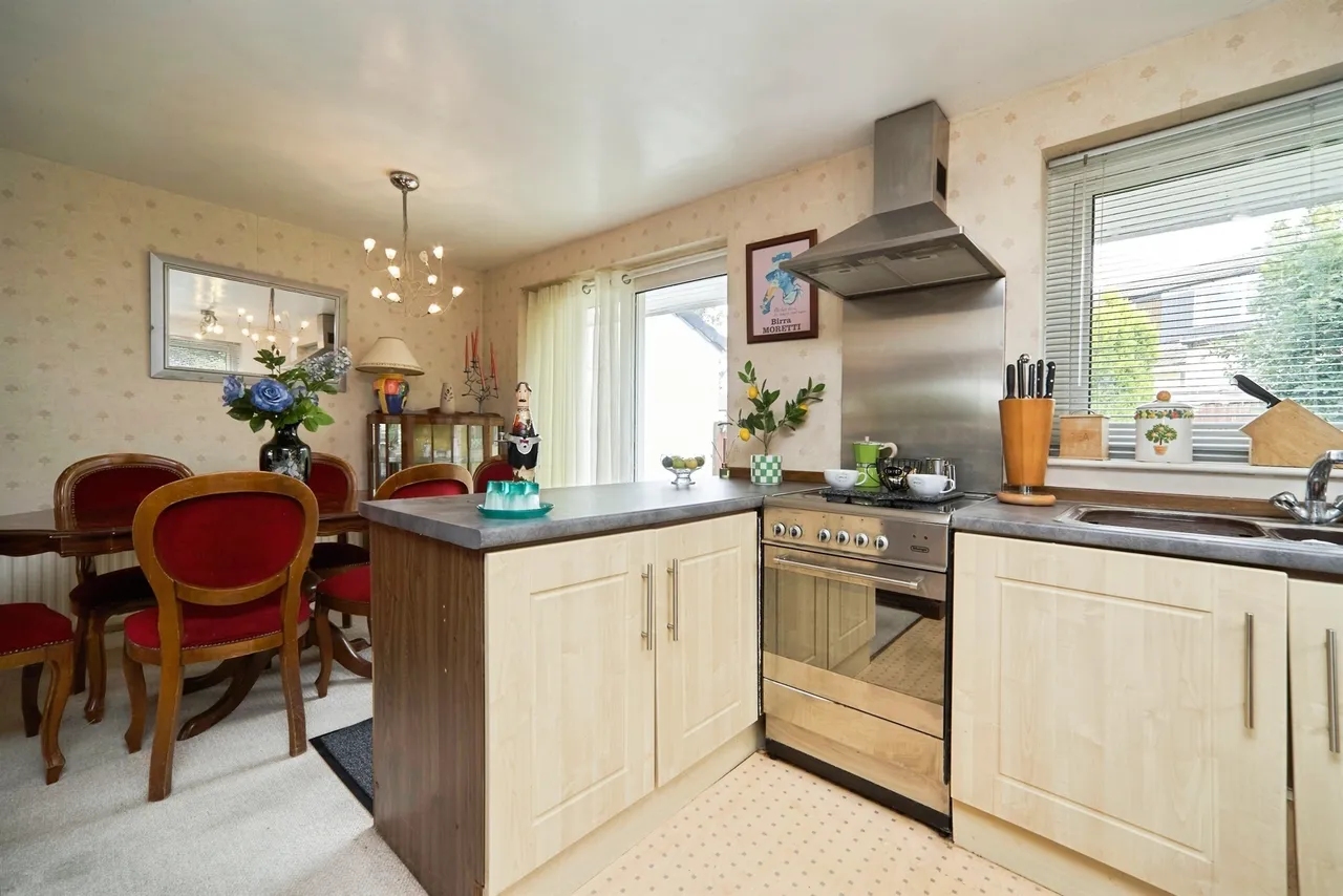 Harewood Crescent, Oakworth, Keighley, photo 4